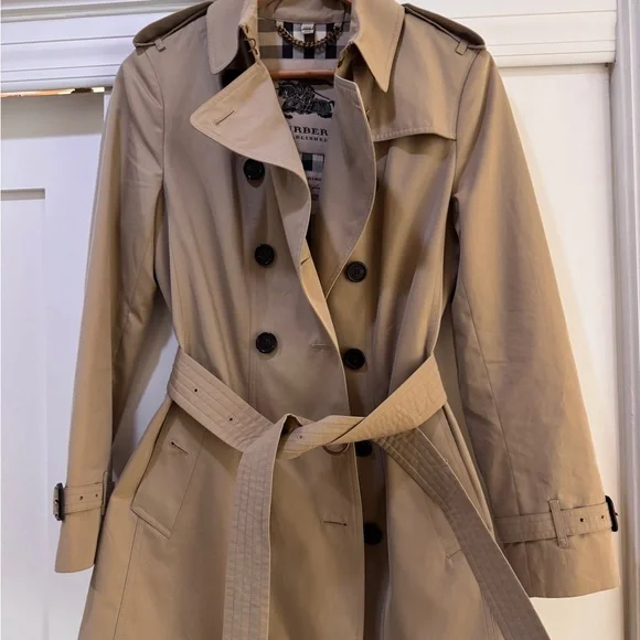 Burberry Sandringham Double-Breasted Trench Coat in mid-length size uk 10 - Picture 4 of 11